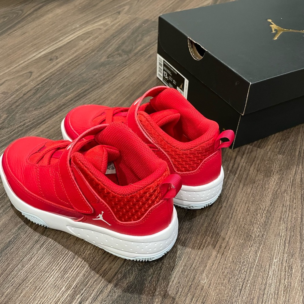 Jordan Max Aura Little Girls ‘23’ Sneakers